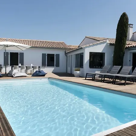 12 Personnes Avec Piscine Confort Dom wakacyjny La Flotte