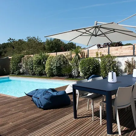 12 Personnes Avec Piscine Confort Feriehus
