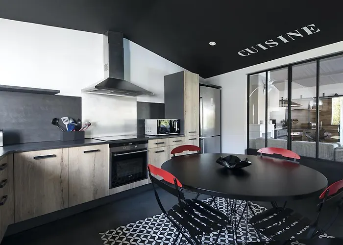 Hébergement de vacances 12 Personnes Avec Piscine Confort La Flotte