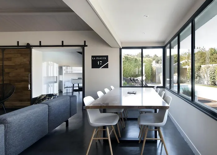 12 Personnes Avec Piscine Confort Hébergement de vacances *