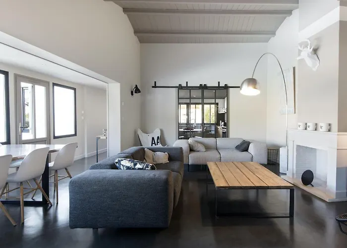 12 Personnes Avec Piscine Confort Hébergement de vacances *