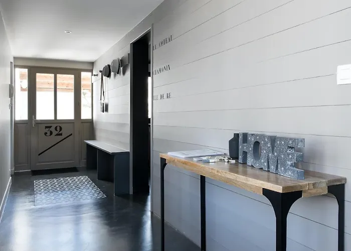 12 Personnes Avec Piscine Confort Hébergement de vacances *